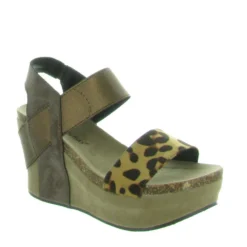 Pierre Dumas Hester 11 Pierre Dumas Hester -fishpond shop 15132 249BRNLEOP l